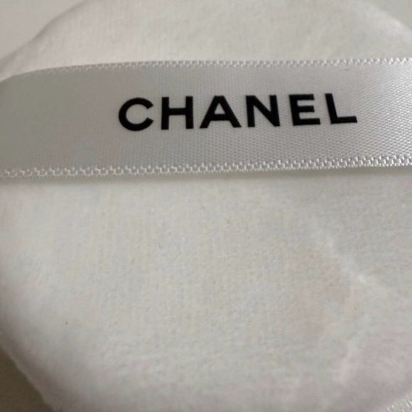 Chanel Powder Puff - Picture 2 of 3